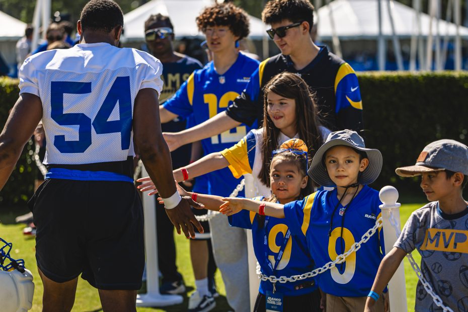 Rams Kick Off Training Camp With Local Kids